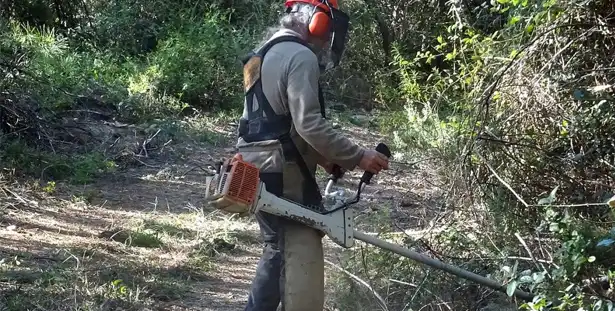 debroussaillage terrain difficile